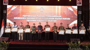 Kembangkan Desa Sadar Hukum, Bupati Luwu Timur Diberi Penghargaan Anubhawa Sasana Desa Kemenkumham RI
