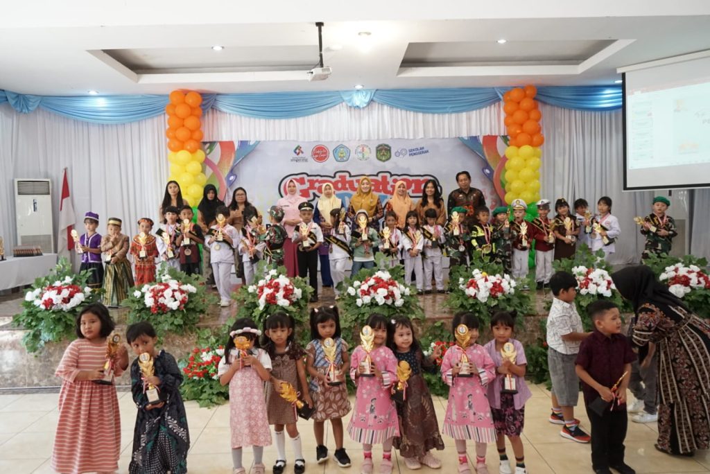 Sekolah PAUD Bina Mandiri Gelar Graduation Day Little Step Towards The Future