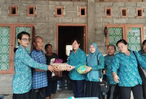 Kolaborasi PKK Tomoni Timur dan Desa Bagi Sembako