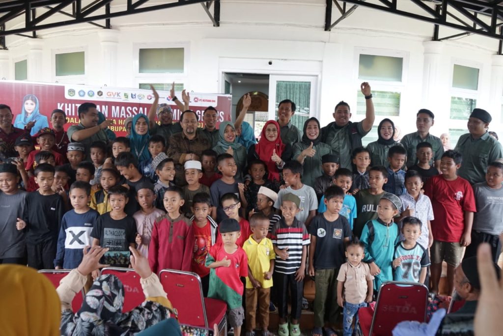 Perusahaan Swasta dan PKK Luwu Timur Sunatan Massal 200 Anak, Sufriaty: Ini Berkah Kerjasama