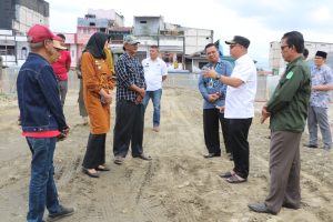 Budiman Tinjau Progres Pembangunan Pasar Tomoni: Camat dan Lurah Pantau Terus