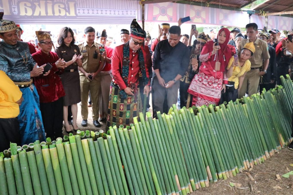 Budiman Bakar Peong di Pagelaran Budaya dan Kongres Lembaga Adat Suku Pasitabe