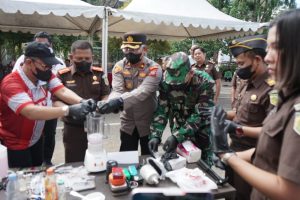 Sekda Bahri Suli Turut Musnahkan Barang Bukti Tindak Pidana Umum di Kejari Luwu Timur