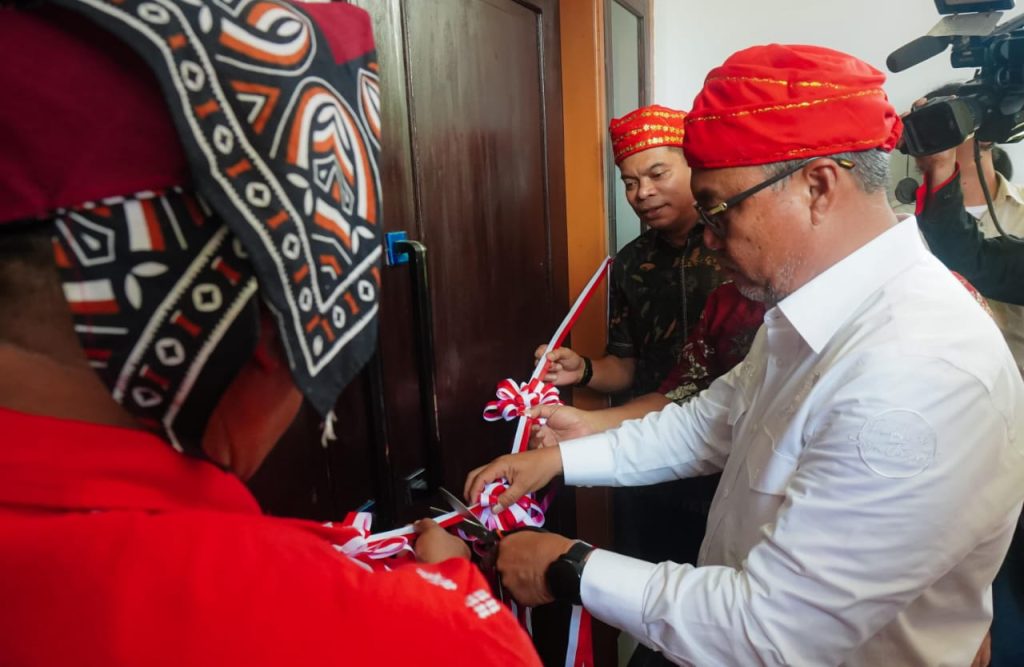 Bupati Luwu Timur Resmikan Operasional Kantor Desa Tadulako