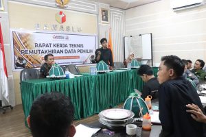 Bawaslu Luwu Timur Konsolidasi Data Pemilih Hasil Pengawasan