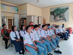 Kecamatan Tomoni Timur Gandeng Diskominfo Latih Pelajar dan Aparat Desa Media Infografis