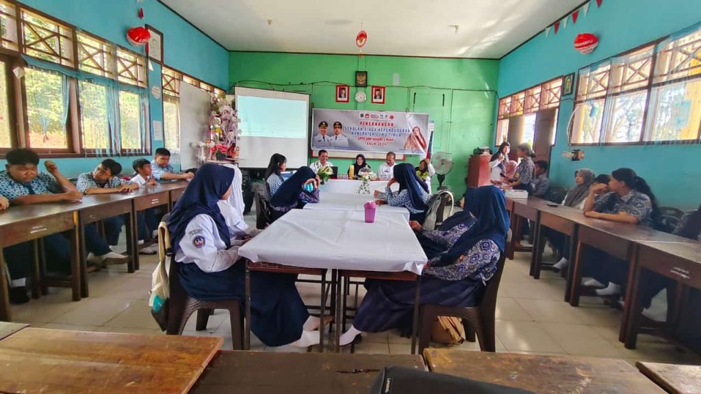 SMPN 1 Nuha, SMPN 1 Tomoni dan SMPN 5 Malili Dicanangkan Jadi Sekolah Siaga Kependudukan