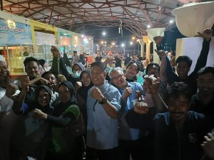 Ditemui Warga di Pujasera Malili, Komitmen Isrullah-Usman: Kami Putra Daerah Tidak Mau Luwu Timur Tertinggal