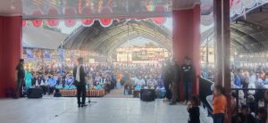 Massa Tumpah ‘Romantiskan’ Pengukuhan Tim Pemenangan Tomoni Irwan -Puspa, Perkenalkan Program Beasiswa Plus-plus