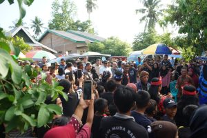 Calon Bupati Isrullah Achmad Silaturahmi di Maramba, Warga Titip Harapan