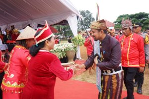 Disdik Luwu Timur Gelar Pergelaran Seni dan Adat Budaya Padoe di Towuti