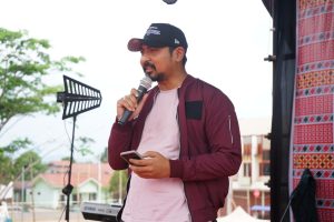 Wabup Akbar Bakar Lehodo di  Pergelaran Seni dan Adat Budaya Padoe