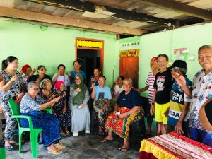 Haru Lansia Ditemui Puspawati di Patengko, Juga Tak Sabar Tunggu Realisasi Kartu Lansia Rp 1 Juta Per Bulan