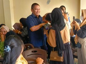 Kenang Pernah Jadi Sopir Pete-pete Agar Bisa Kuliah, IBAS Sang Penggagas Beasiswa Lutim ke Gen-Z: Sekarang, Jangan Ki Khawatir Soal Biaya