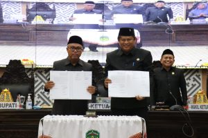 DPRD Luwu Timur Terima Pendapat Akhir Ranperda APBD 2025 di DPRD Luwu Timur