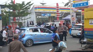 Satpol PP Luwu Timur Bantu Polisi Urai Kemacetan di Lokasi Kampanye