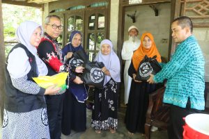 Gerakan Luwu Timur Sedekah Jumat Salurkan 20 Paket Sembako di Lakawali