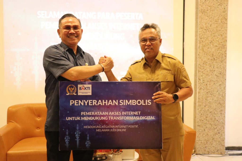 Budiman Terima Bantuan Internet dari BAKTI Komdigi