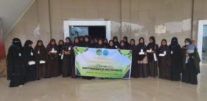 Siswa SMP IT Wahdah Islamiyah Belajar di Perpustakaan Luwu Timur