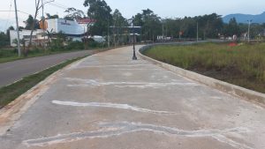 Banyak Tambalan Semen, Akses Pejalan Kaki Bundaran Bumi Batara Guru Malili Kayak ‘Zebra Cross’