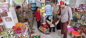 Tim TPOM Temukan Banyak Toko Jual Obat Berlogo Merah di Wotu