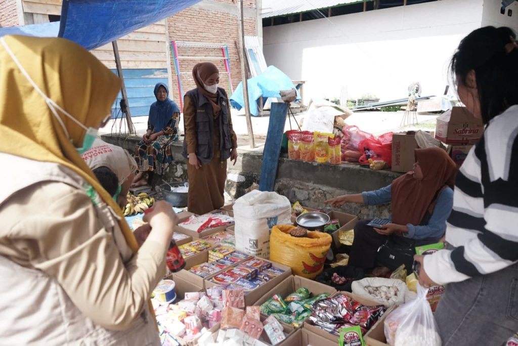 Tim TPOM Luwu Timur Temukan Produk Expired di Pasar Tampinna