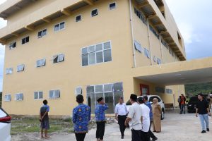 Tinjau RS Atue, Bupati Luwu Timur Temukan Dinding Sudah Retak