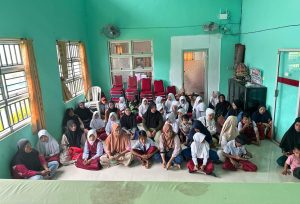 Puluhan Siswa Berprestasi Desa Balantang Terima Beasiswa