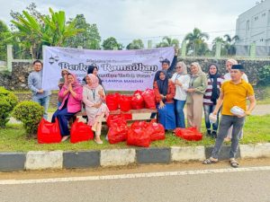 PT CLM Bagi Makanan Buka Puasa di 19 Masjid Wilayah Pemberdayaan