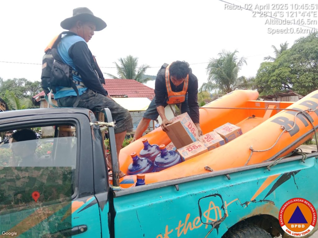 Pemkab Luwu Timur Distribusikan Air Minum di Lokasi Banjir Parumpanai