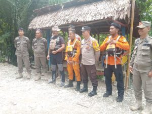 Petugas Gabungan Pemkab Luwu Timur dan Polisi Jaga Objek Wisata yang Ramai di Libur Lebaran