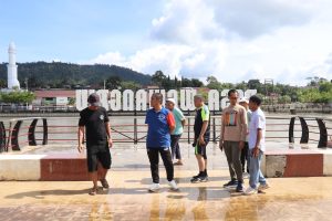 Buruknya Pekerjaan Anjungan Wewangriu, Licin dan Air Tergenang: Sudah Ada Ibu Hamil yang Jatuh