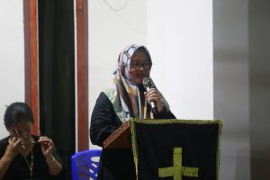 Wabup Puspawati Hadir Malam Penghiburan di Desa Cendana Hitam Timur