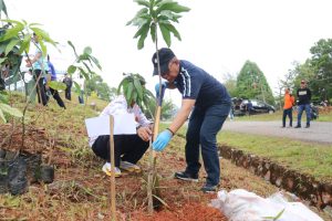 Hari Bumi, Pegawai Luwu Timur Tanam 500 Pohon