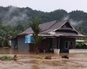 Banjir Parumpanai, Bupati Luwu Timur Instruksikan Jajaran Turun Bantu Warga