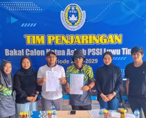 Ditemani Istri, Asri Rachman Ambil Formulir Daftar Ketua PSSI Luwu Timur