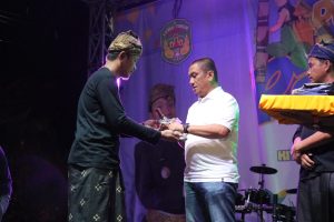 Bupati dan Pompessi Luwu Mattompang Pusaka di Pameran Benda Pusaka