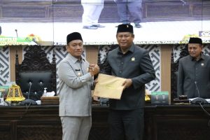 Bupati Luwu Timur Serahkan Lima Ranperda ke DPRD Soal Desa