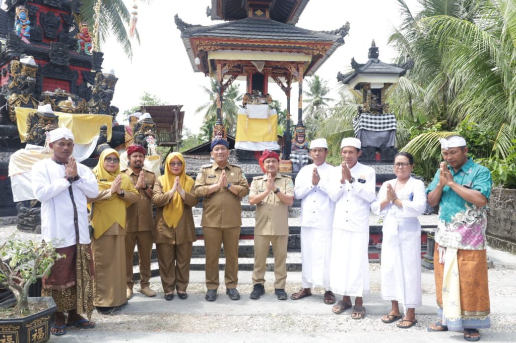 Bupati Apresiasi Tradisi Ngaturan Sarin Tahun di Desa Benteng