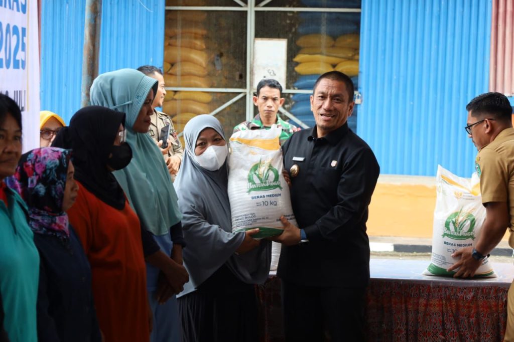 16.040 Warga Luwu Timur Peroleh Bantuan Beras