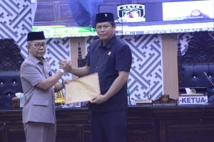 Sekda Serahkan Ranperda Perubahan APBD 2025 ke DPRD Luwu Timur