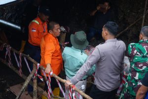 Irwan Bachri Syam Telusuri Dampak dan Titik Kebocoran Pipa Minyak PT Vale Indonesia di Towuti