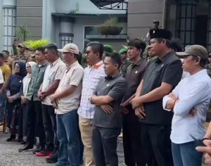Anggota DPRD Luwu Timur Temui Masyarakat yang Anjuk Rasa Tuntut Arogansi Anggota DPR dan Reformasi Polri