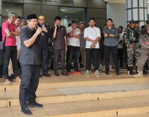 Temui Pengunjuk Rasa, Ketua DPRD Luwu Timur: Aksi Ini Bukan Ancaman Bagi Demokrasi