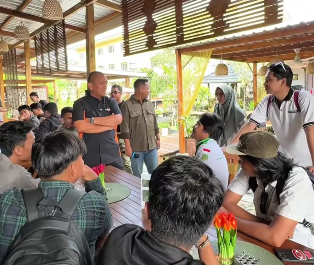 Irwan Bachri Syam Temui Mahasiswa Luwu Timur di Palopo dan Makassar Bahas Beasiswa