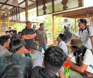 Irwan Bachri Syam Temui Mahasiswa Luwu Timur di Palopo dan Makassar Bahas Beasiswa