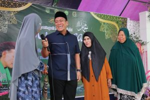 Bertemu Lansia di Maulid Muhammad SAW di TPA Al Wahab Lera Wotu, Irwan Bagi Sedekah