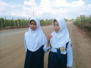 Jalan Mahalona Raya Kini Mulus, Siswi SMPN 3 Towuti: Terima Kasih Pak Bupati!