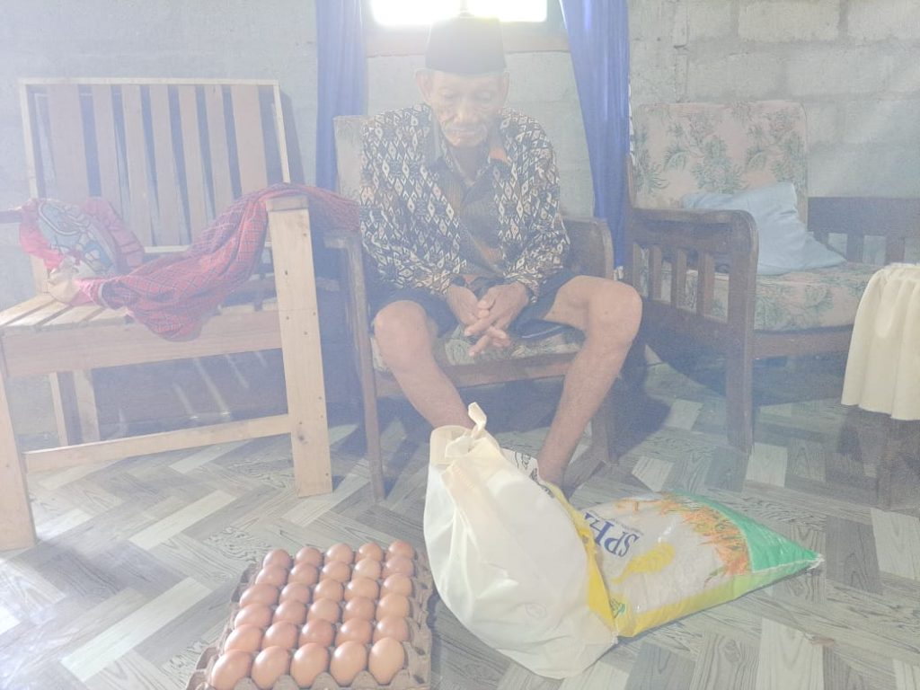 Gerakan Jumat Sedekah Sasar Warga Desa Puncak Indah dan Tarabbi