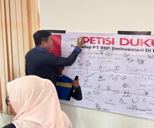Pimpinan DPRD Tandatangani Petisi Dukungan Investasi PT IHIP di Luwu Timur